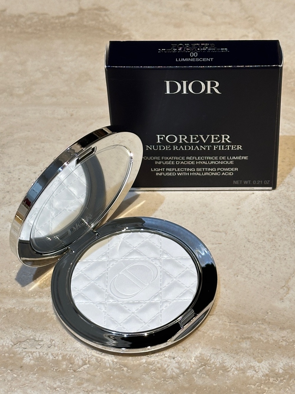 Dior Forever Nude Matte and Radiant Pressed Powder 00 Luminescent